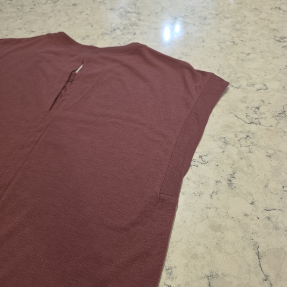 Athleta Studio Practice Muscle Tee Cap Sleeve Back Vent Size Small - Picture 13 of 13